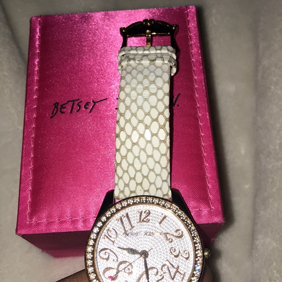Betsey Johnson watch - Picture 5 of 6